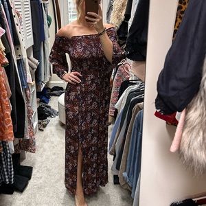 Maxi off shoulder dress w/ slits